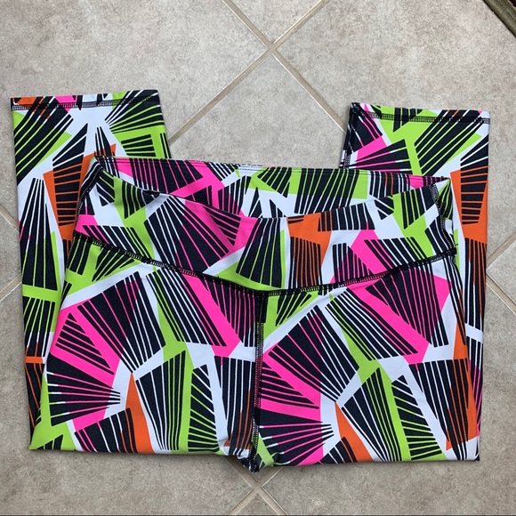 Fabletics Mid-Rise Printed Powerhold Crop Leggings - Picture 3 of 6